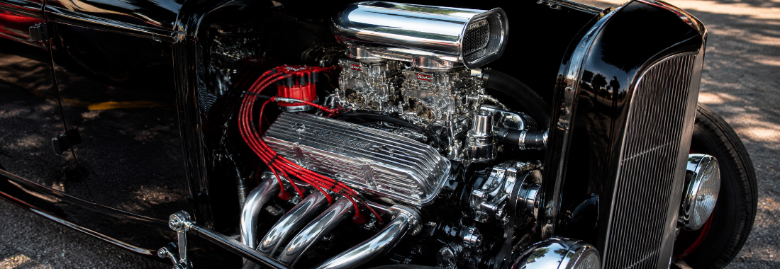 O motor do Ford Deuce Coupe 1932 customizado